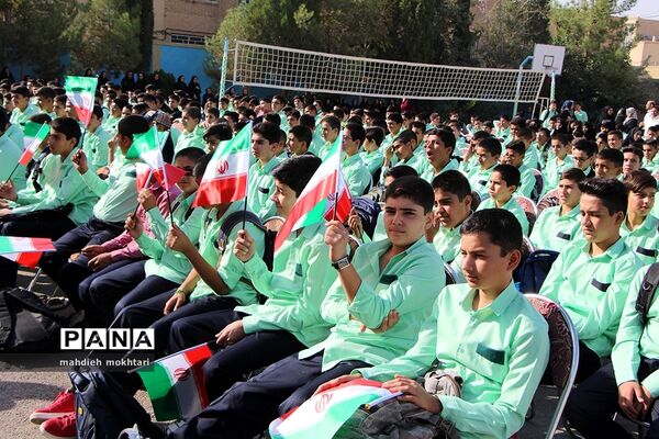 طنین زنگ مهر و مقاومت در مدارس یزد