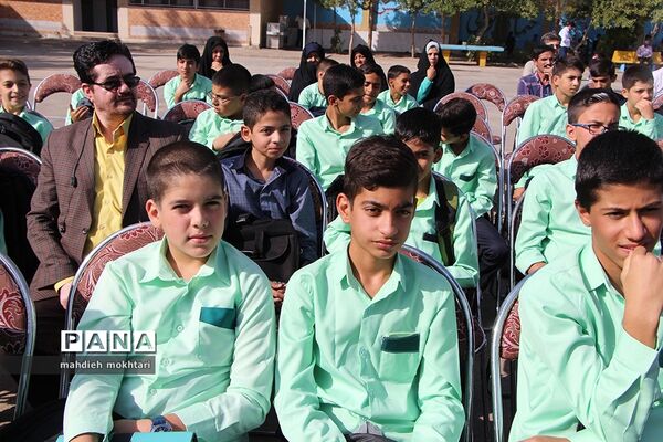 طنین زنگ مهر و مقاومت در مدارس یزد