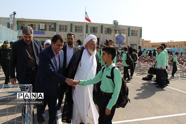 طنین زنگ مهر و مقاومت در مدارس یزد