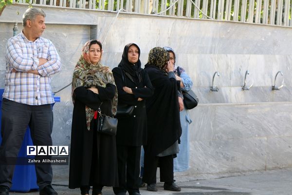 نواخته شدن زنگ سال تحصیلی جدید در دبیرستان شهید مفتح