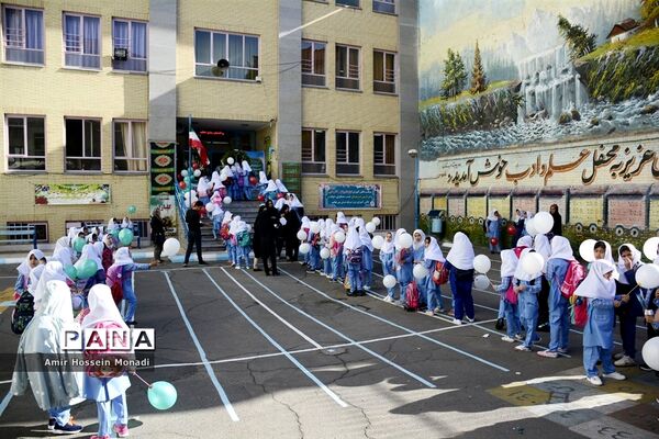 نواخته شدن زنگ مهر در دبستان ناموس تبریز