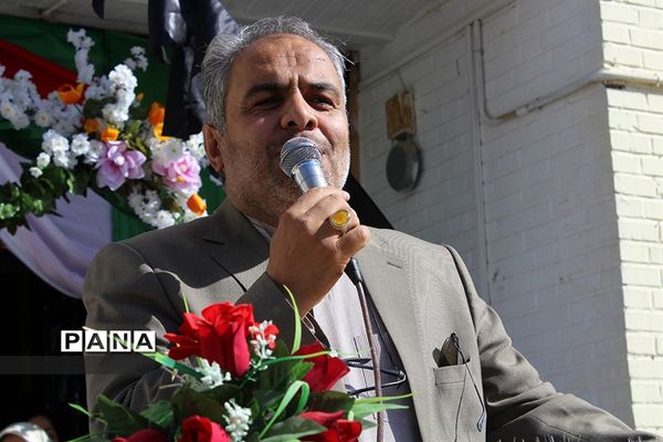 نواختن زنگ مهر ومقاومت در دبیرستان دخترانه حضرت زینب(س) شهرستان بیرجند