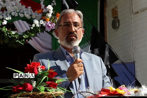 نواختن زنگ مهر ومقاومت در دبیرستان دخترانه حضرت زینب(س) شهرستان بیرجند