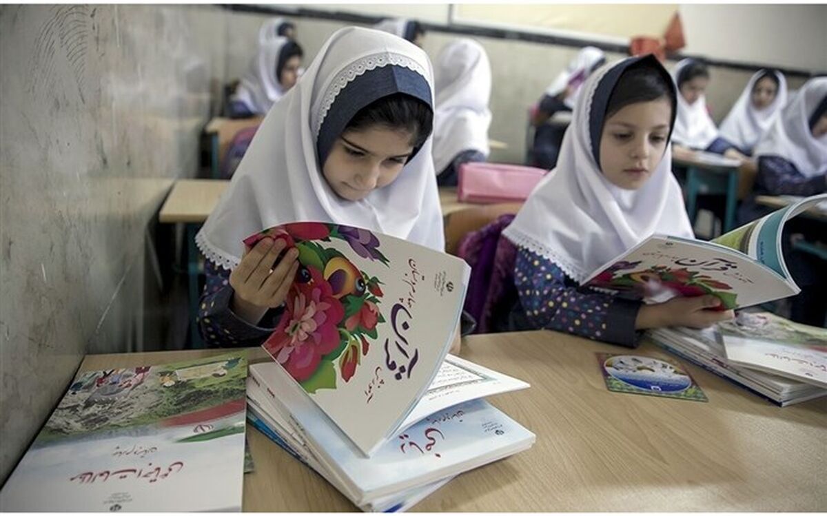 زنگ مهر و مقاومت در مدارس استان سمنان نواخته شد