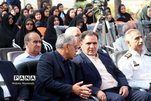 نواخته شدن زنگ مهر در آموزشگاه دخترانه دانش سبزوار