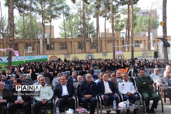 نواخته شدن زنگ مهر در آموزشگاه دخترانه دانش سبزوار