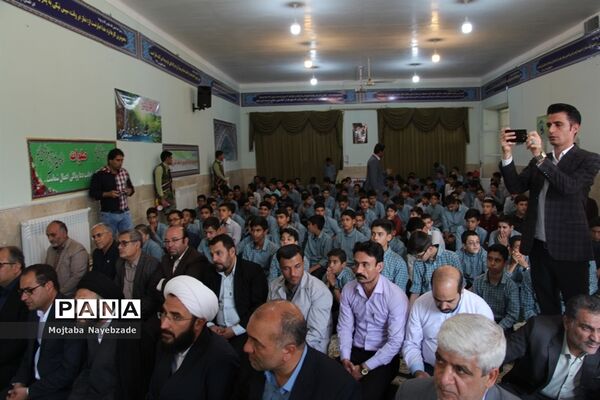 نواخته شدن زنگ مهر در آموزشگاه دخترانه دانش سبزوار