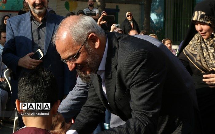 وزیر آموزش و پرورش خطاب به دانش‌آموزان: قول بدهیدبهتر از ما درس‌ بخوانید