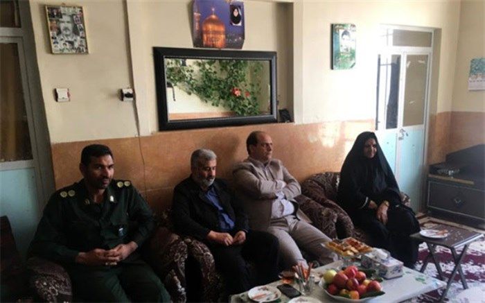 دیدار از خانواده های شهدا به مناسبت گرامیداشت هفته دفاع مقدس