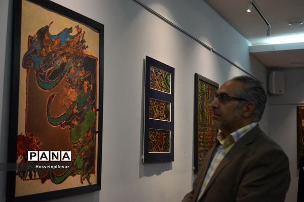 افتتاح نمایشگاه خط و چیدمان‌های عاشورایی در نگارخانه شهر بیرجند