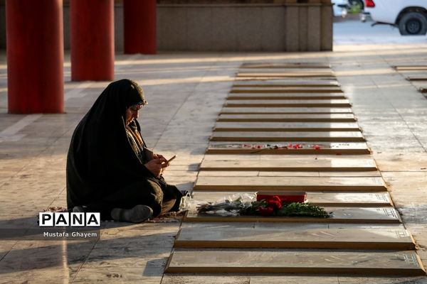 آیین غبارروبی گلزار شهدا به مناسبت سالروز شکست حصر آبادان