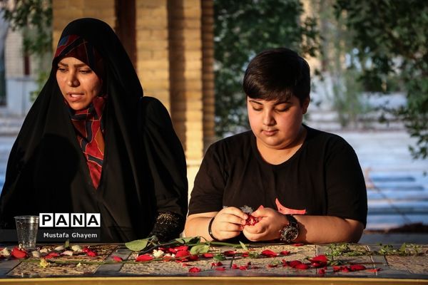 آیین غبارروبی گلزار شهدا به مناسبت سالروز شکست حصر آبادان