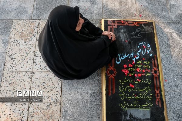 آیین غبارروبی گلزار شهدا به مناسبت سالروز شکست حصر آبادان