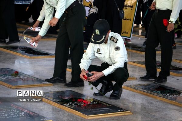 آیین غبارروبی گلزار شهدا به مناسبت سالروز شکست حصر آبادان