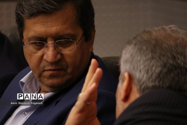 نشست مشترک بانک مرکزی با دبیرخانه شورایعالی مناطق آزاد تجاری، صنعتی و ویژه اقتصادی و فعالان اقتصادی
