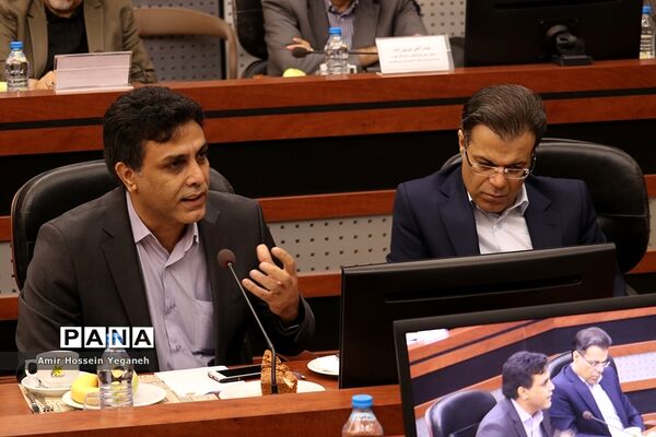 نشست مشترک بانک مرکزی با دبیرخانه شورایعالی مناطق آزاد تجاری، صنعتی و ویژه اقتصادی و فعالان اقتصادی