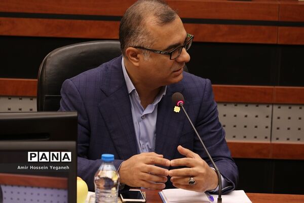 نشست مشترک بانک مرکزی با دبیرخانه شورایعالی مناطق آزاد تجاری، صنعتی و ویژه اقتصادی و فعالان اقتصادی