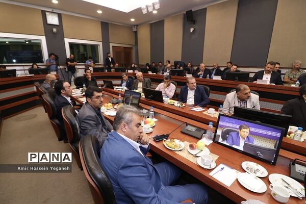 نشست مشترک بانک مرکزی با دبیرخانه شورایعالی مناطق آزاد تجاری، صنعتی و ویژه اقتصادی و فعالان اقتصادی