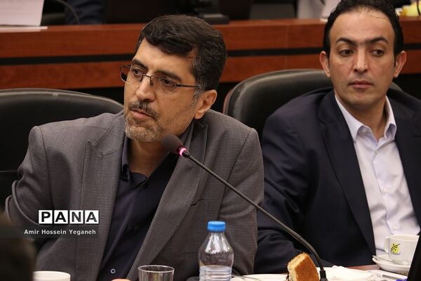 نشست مشترک بانک مرکزی با دبیرخانه شورایعالی مناطق آزاد تجاری، صنعتی و ویژه اقتصادی و فعالان اقتصادی