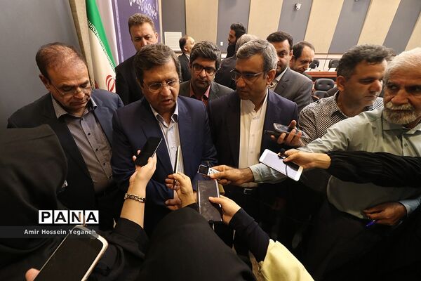 نشست مشترک بانک مرکزی با دبیرخانه شورایعالی مناطق آزاد تجاری، صنعتی و ویژه اقتصادی و فعالان اقتصادی