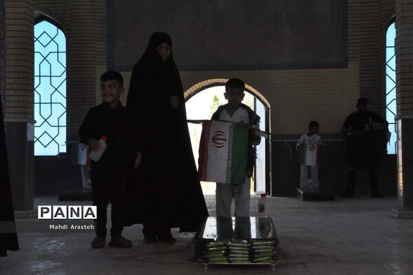 غبارروبی مزار شهدای شهرستان خوسف به‌مناسبت گرامیداشت هفته دفاع مقدس
