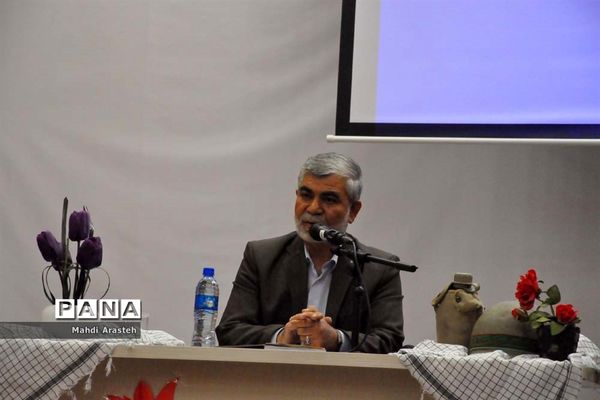 شب شعر و خاطره شوق شهادت به مناسبت هفته دفاع مقدس