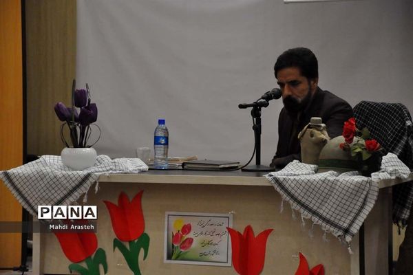 شب شعر و خاطره شوق شهادت به مناسبت هفته دفاع مقدس