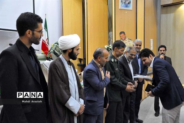 شب شعر و خاطره شوق شهادت به مناسبت هفته دفاع مقدس