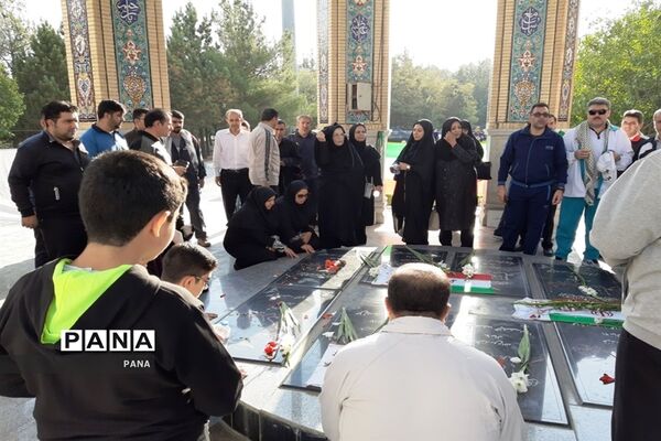 پیاده‌روی فرهنگیان بسیجی به‌مناسبت گرامیداشت هفته دفاع مقدس و آغاز سال تحصیلی جدید