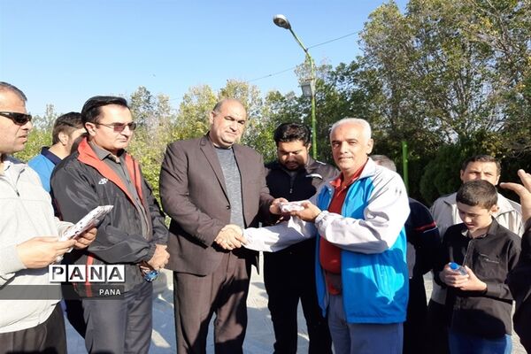 پیاده‌روی فرهنگیان بسیجی به‌مناسبت گرامیداشت هفته دفاع مقدس و آغاز سال تحصیلی جدید