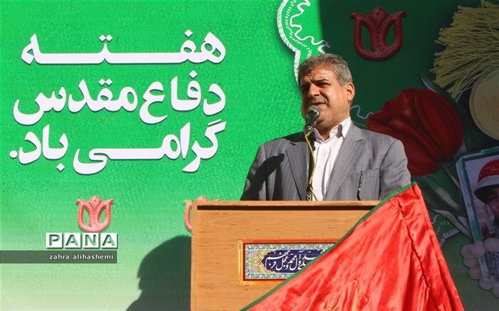 فولادوند: تکلیف سازمانی ما آشناکردن دانش آ‌موزان با زوایای دفاع مقدس است