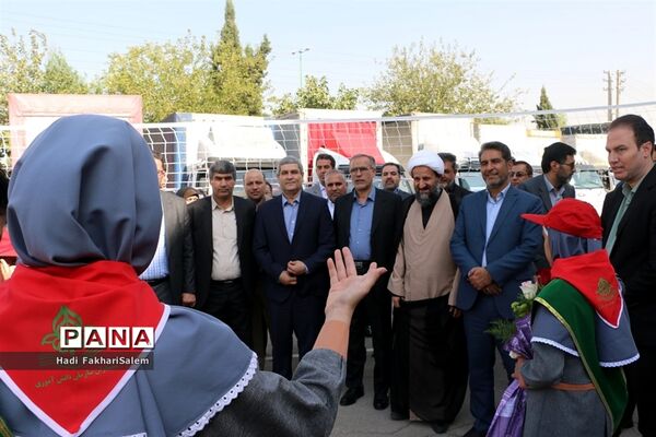 کاروان مهر با نشاط با هدف توزیع وسایل و تجهیزات ورزشی مدارس شهرستان‌های استان تهران