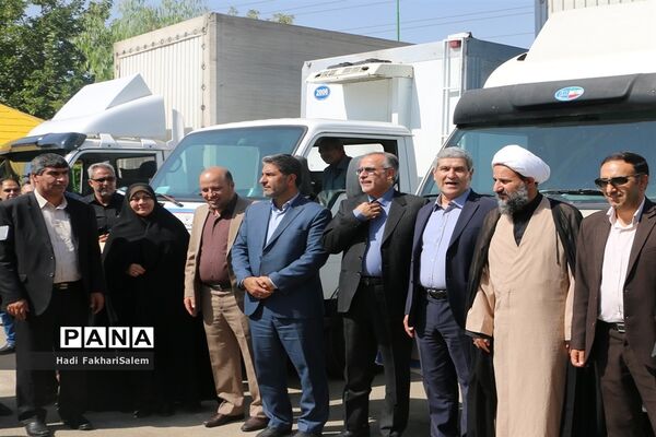 کاروان مهر با نشاط با هدف توزیع وسایل و تجهیزات ورزشی مدارس شهرستان‌های استان تهران