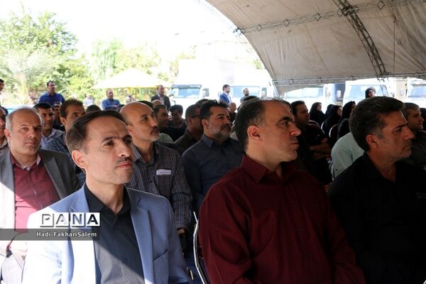 کاروان مهر با نشاط با هدف توزیع وسایل و تجهیزات ورزشی مدارس شهرستان‌های استان تهران