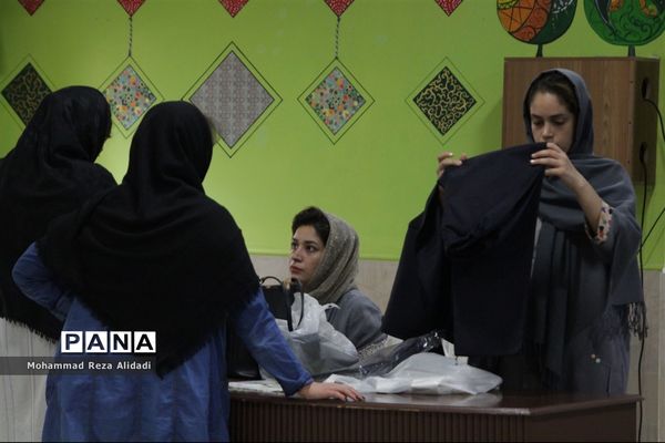 توزیع لباس فرم مدارس در شیراز