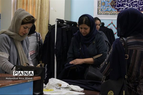 توزیع لباس فرم مدارس در شیراز