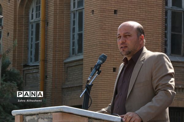 آیین بدرقه کاروان مهر با نشاط با هدف تجهیز وسایل ورزشی برای مدارس