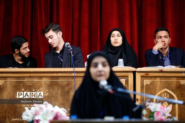 دومین نشست نهمین دوره مجلس دانش‌آموزی