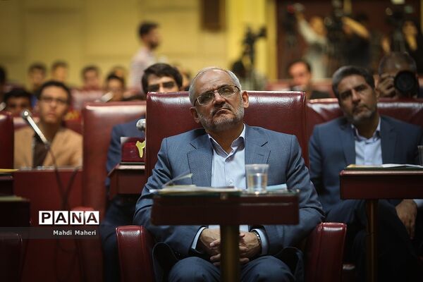دومین نشست نهمین مجلس دانش آموزی - 2