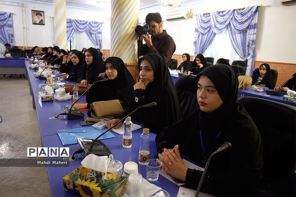 کارگاه‌های آموزشی گفتمان پیشرفت علم و تبیین بیانیه گام دوم انقلاب برای نمایندگان مجلس دانش‌آموزی