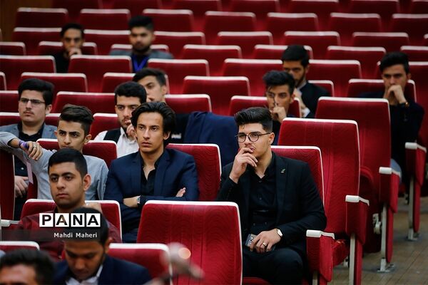کارگاه‌های آموزشی گفتمان پیشرفت علم و تبیین بیانیه گام دوم انقلاب برای نمایندگان مجلس دانش‌آموزی