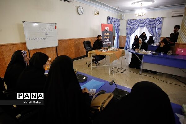 کارگاه‌های آموزشی گفتمان پیشرفت علم و تبیین بیانیه گام دوم انقلاب برای نمایندگان مجلس دانش‌آموزی