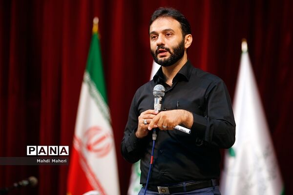 کارگاه‌های آموزشی گفتمان پیشرفت علم و تبیین بیانیه گام دوم انقلاب برای نمایندگان مجلس دانش‌آموزی