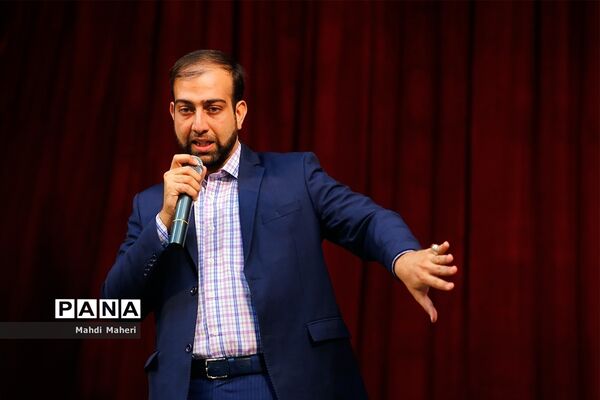 کارگاه‌های آموزشی گفتمان پیشرفت علم و تبیین بیانیه گام دوم انقلاب برای نمایندگان مجلس دانش‌آموزی