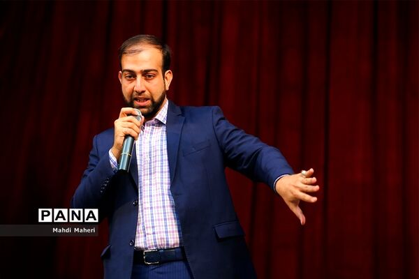 کارگاه‌های آموزشی گفتمان پیشرفت علم و تبیین بیانیه گام دوم انقلاب برای نمایندگان مجلس دانش‌آموزی
