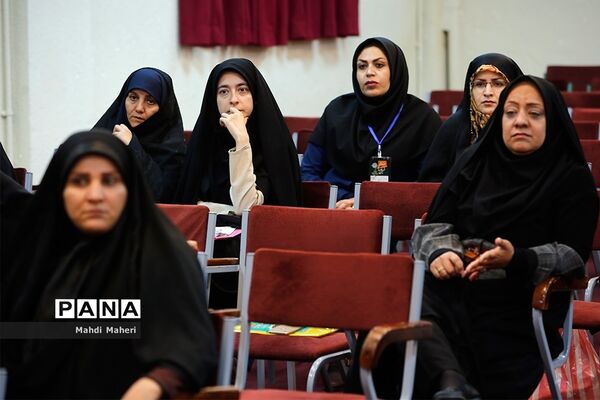 کارگاه‌های آموزشی گفتمان پیشرفت علم و تبیین بیانیه گام دوم انقلاب برای نمایندگان مجلس دانش‌آموزی
