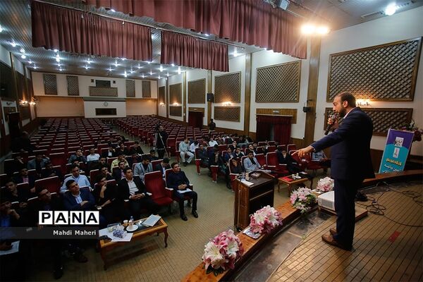کارگاه‌های آموزشی گفتمان پیشرفت علم و تبیین بیانیه گام دوم انقلاب برای نمایندگان مجلس دانش‌آموزی