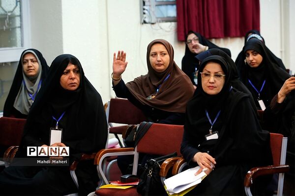 کارگاه‌های آموزشی گفتمان پیشرفت علم و تبیین بیانیه گام دوم انقلاب برای نمایندگان مجلس دانش‌آموزی