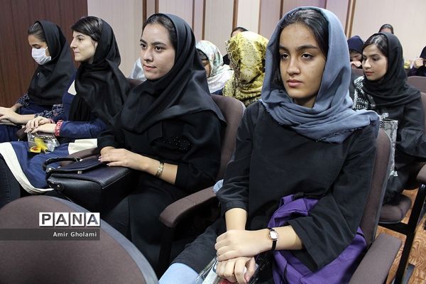 همایش تجلیل از نفرات برتر کنکور چهاردانگه