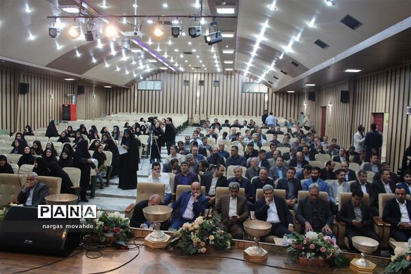 توزیع اقلام وسایل و تجهیزات ورزشی و بهداشتی به مدارس کم برخوردار